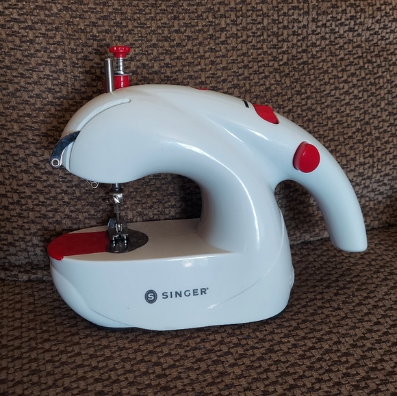 Singer Stitch Sew Quick 2 Hand-held Mini Sewing Machine - Picture 3 of 10